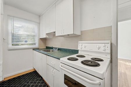 For Lease - 967 Merivale Road, Carlington - Central Park, Ontario - Photo 4