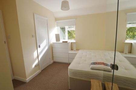 1 bedroom in a house share to rent - Photo 3