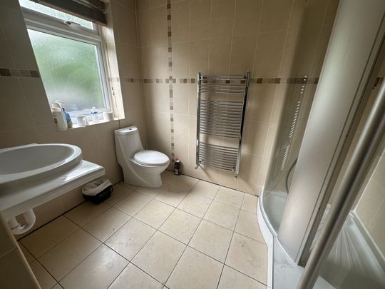 St. Marys Avenue North, Middlesex, UB2 - Photo 1