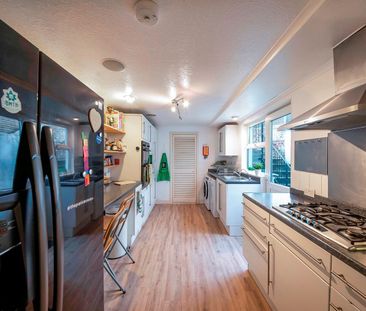 Room in a Shared House, Hollingbury Road, BN1 - Photo 1