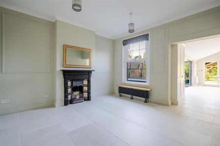 5 bedroom semi-detached house to rent - Photo 2