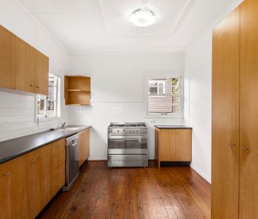 Charming family home - Photo 6