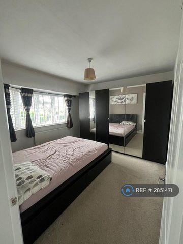 3 bedroom semi-detached house to rent - Photo 3