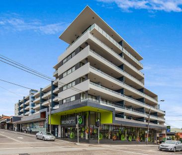 Contemporary Style Apartment - Photo 6