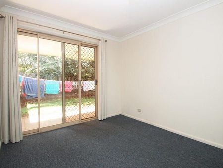 Bright & Comfortable 2-Bedroom Unit in a Fantastic Location – Walk to Uni & Shops - Photo 4