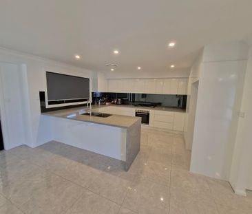 Spacious Family Living! - Photo 6