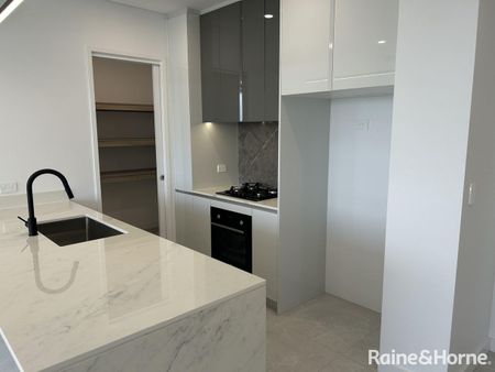 Brand New Luxury 2-Bedroom Apartment in Eastgardens - Photo 2