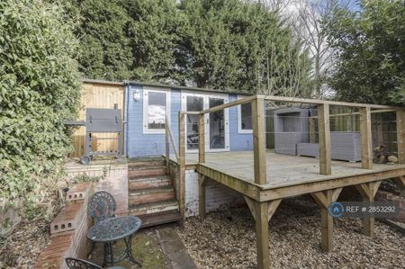 2 bedroom end of terrace house to rent - Photo 4