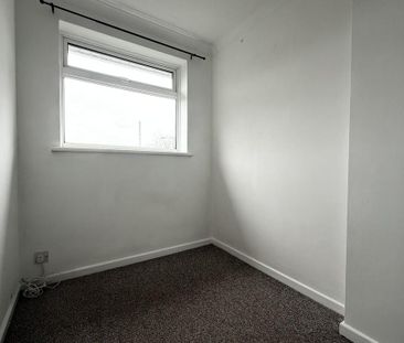 4 bedroom semi-detached house to rent - Photo 4