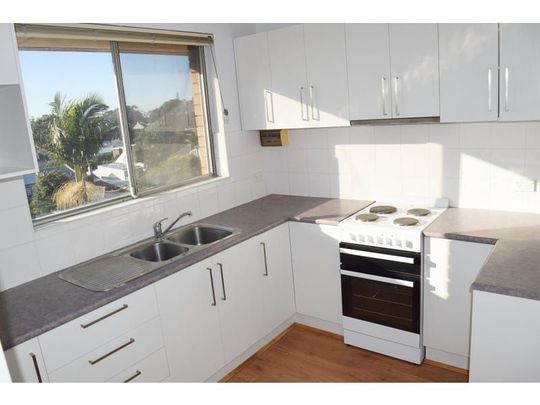 Top-Floor One-Bedroom in the Heart of Enmore - Photo 1