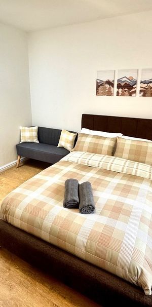 Studio Flat, Sir Harrys Road, B5 - Photo 2