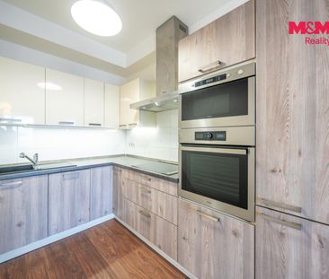 Pronájem bytu 2+kk 60 m², Hlučkova 813, Praha - Photo 5