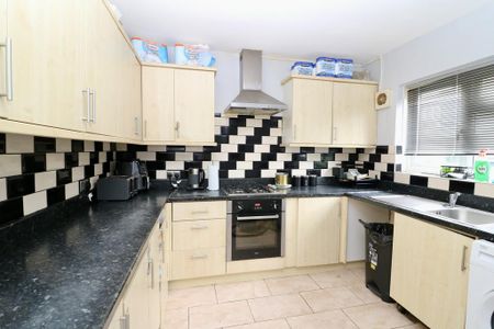 3 bedroom terraced house to rent - Photo 3