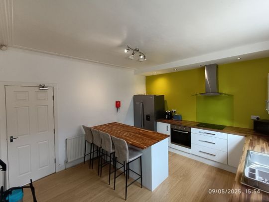 Room in a Shared House, Newport Gardens, LS6 - Photo 1