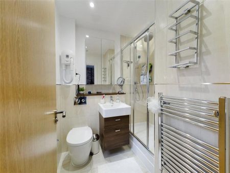 4 bedroom semi-detached house to rent - Photo 5