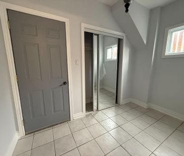 For Lease - 131 Santa Maria Trail, Vaughan, Ontario - Photo 4