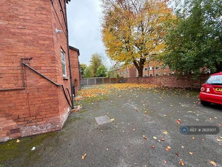 3 bedroom flat to rent - Photo 2