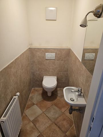 Ruhige, helle klimatisierte Dachgeschosswohnung mit 35 m² Süd-/Westterrasse, 2 Bädern, Weitblick und Garage - Photo 4