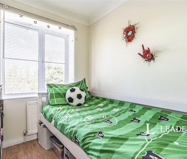 3 bedroom house to rent Brookenbee Close, Rustington, BN16 - Photo 5