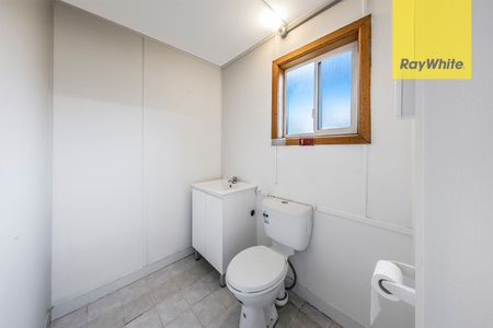 WARM AND COZY HOME OFFERED! READY TO MOVE IN! - Photo 3