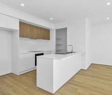 Brand New 4 bedroom home - Photo 4