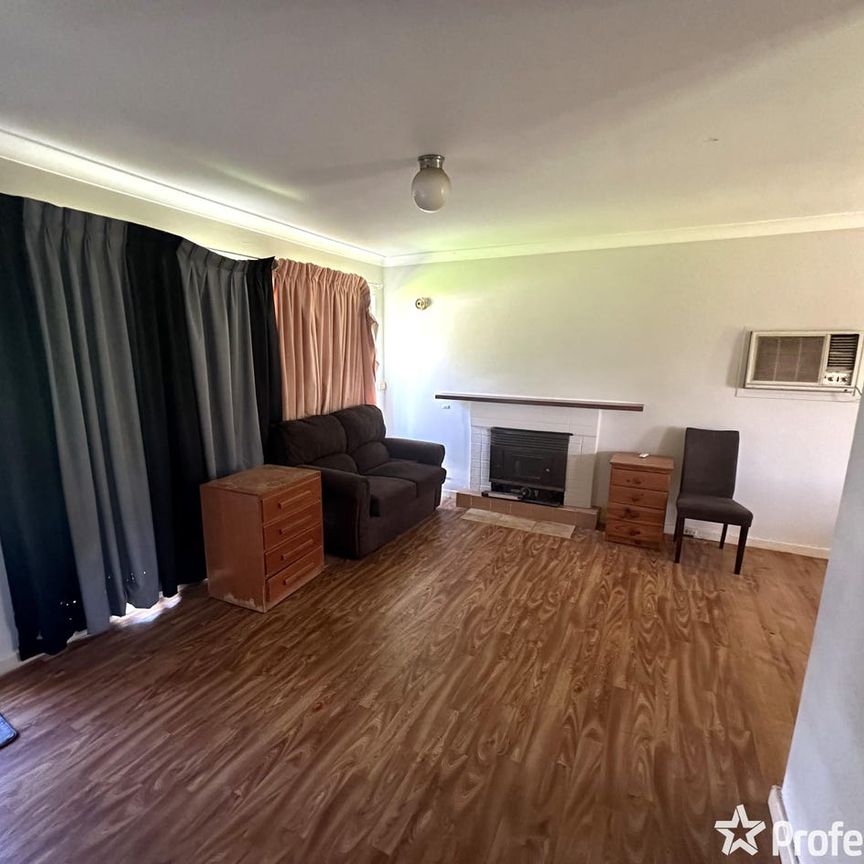 WALK TO ARMADALE SHOPPING CENTRE AND TRAIN STATION! - Photo 1