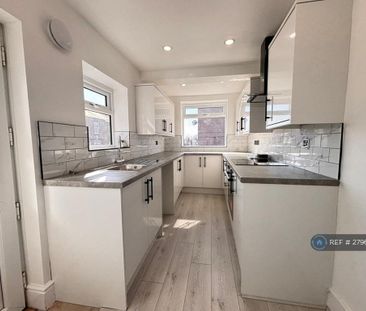 2 bedroom semi-detached house to rent - Photo 4