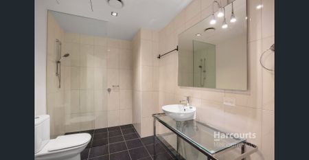 Ticking All Boxes - Perfect Location / Whiteware & Carpark! - Photo 5