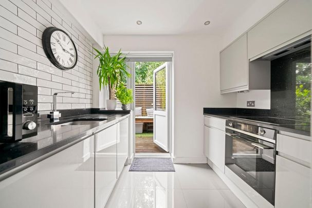 2 bedroom maisonette to rent - Photo 1