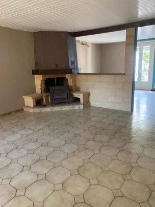 Location Appartement 3 pièces 131m² BESSEGES 30160 - Photo 1