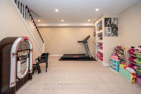 Detached Home For Lease | N9257461 - Photo 4