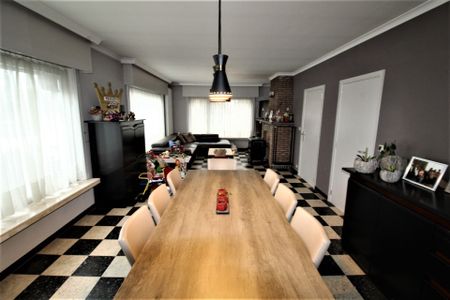 Ruime woning (205 m²) te huur in Oostrozebeke – centraal gelegen tussen Waregem en Tielt - Photo 2