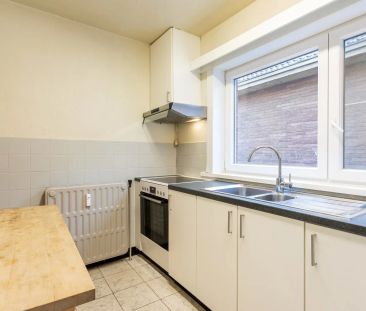 Ruim appartement met 2 slpk, bergruimte en parkeerplaats - Photo 4