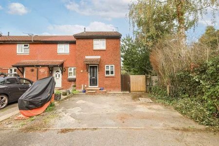 Kingslea, Horsham, RH13 - Photo 3