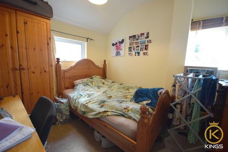 5 bedroom semi-detached house to rent - Photo 4