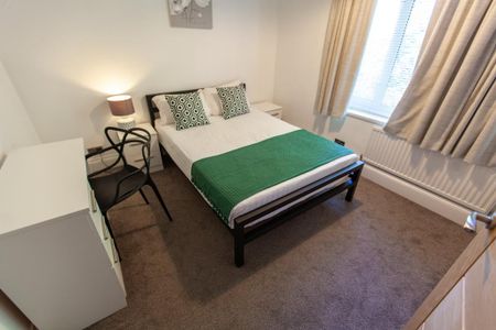 3 bedroom flat to rent - Photo 5