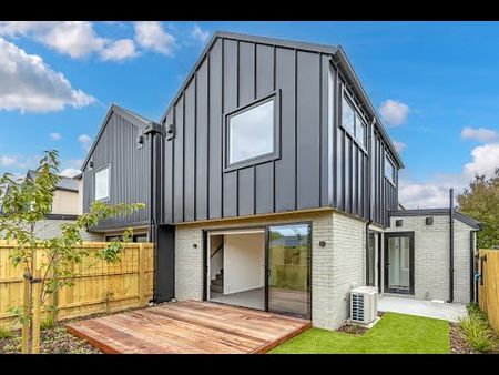 Townhouse On Innes Road - Photo 4
