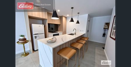 Modern, Bright & Spacious Apartment in Prime Location - Photo 4