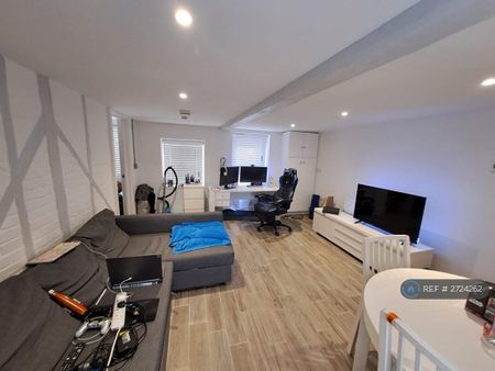 1 bedroom flat to rent - Photo 2