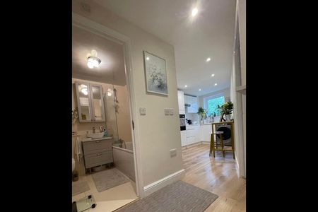 Studio Flat, London, CR0 - Photo 4