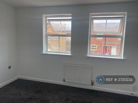 3 bedroom semi-detached house to rent - Photo 2