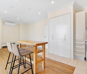 TWO BEDROOM, TWO BATHROOM UNFURNISHED UNIT IN THE HEART OF PALM BEACH - Photo 4