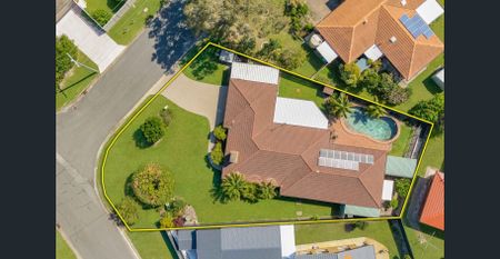 GOLDEN BEACH FAMILY RETREAT - SPACE, STYLE & COASTAL LIVING - Photo 5