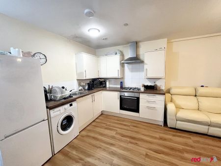 2 bedroom ground floor flat to rent - Photo 4