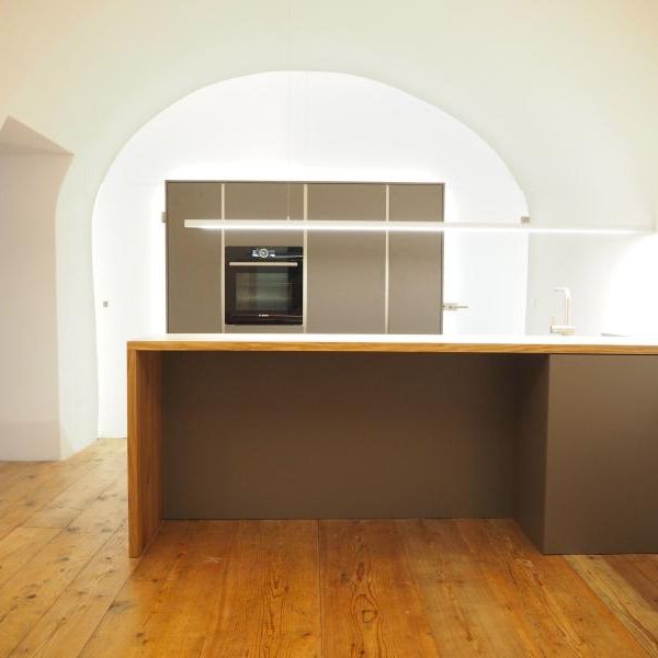 Wohnatelier in Ottensheim Zentrum, direkt an der Donaupromenade! 82 m² WNFL, Küche inkl. Geräte möbliert! Inkl. Terrasse vorm Haus! - Photo 1