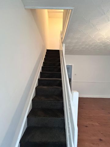 2 bedroom terraced house to rent - Photo 4