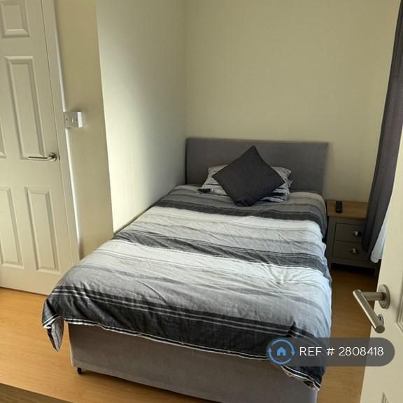 1 bedroom in a house share to rent - Photo 1