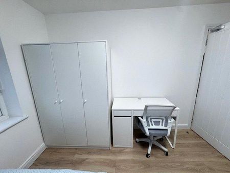 1 bedroom in a house share to rent - Photo 5