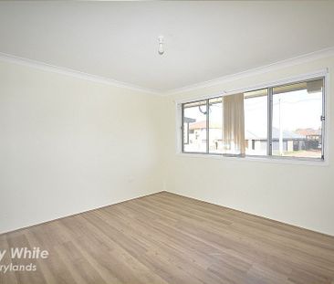 LARGE SIZED 3 BEDROOM HOME WITH AC! - Photo 2