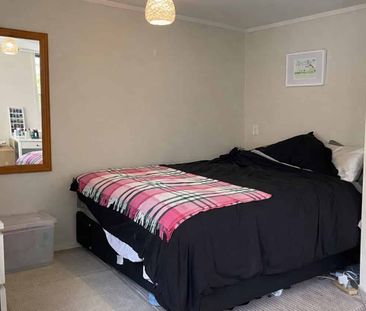 Studio Unit – Quiet, Sunny & Well Located - Photo 1